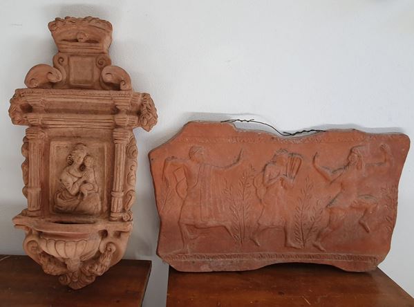 Due altorilievi, sec. XX   - Asta MOBILI, ARREDI E OGGETTI D'ARTE - Poggio Bracciolini Casa d'Aste