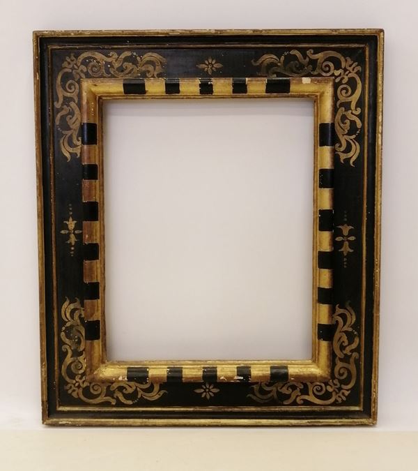 Cornice, in stile 700