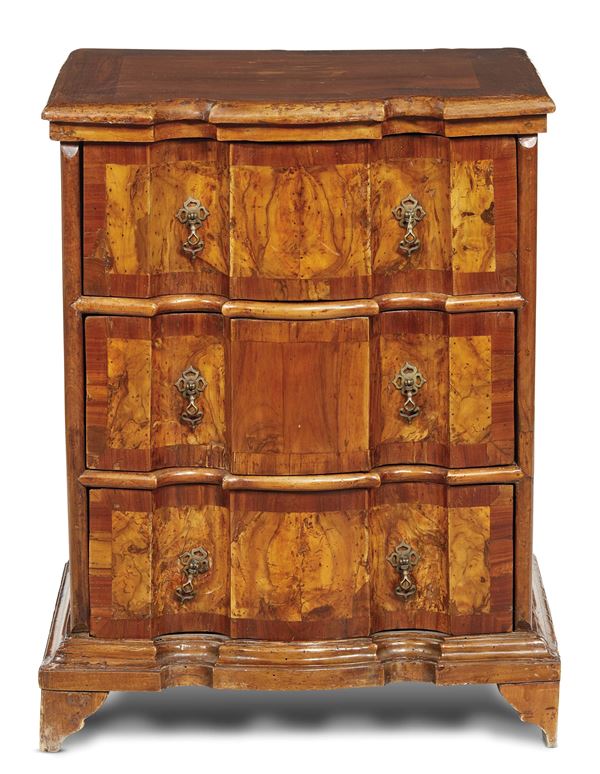 Comodino, Veneto, sec. XVIII  - Asta MOBILI, ARREDI E OGGETTI D'ARTE - Poggio Bracciolini Casa d'Aste
