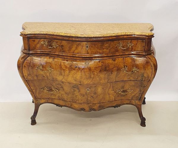 Cassettone, in stile 700  - Asta MOBILI, ARREDI E OGGETTI D'ARTE - Poggio Bracciolini Casa d'Aste