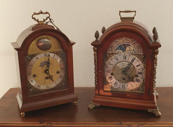 Due orologi, Inghilterra, sec. XX   - Asta MOBILI, ARREDI E OGGETTI D'ARTE - Poggio Bracciolini Casa d'Aste
