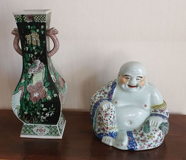 Buddah e vaso, arte orientale, sec. XX   - Asta MOBILI, ARREDI E OGGETTI D'ARTE - Poggio Bracciolini Casa d'Aste