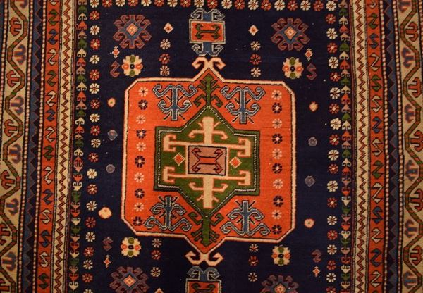 Tappeto persiano, sec. XX  - Asta MOBILI, ARREDI E OGGETTI D'ARTE - Poggio Bracciolini Casa d'Aste
