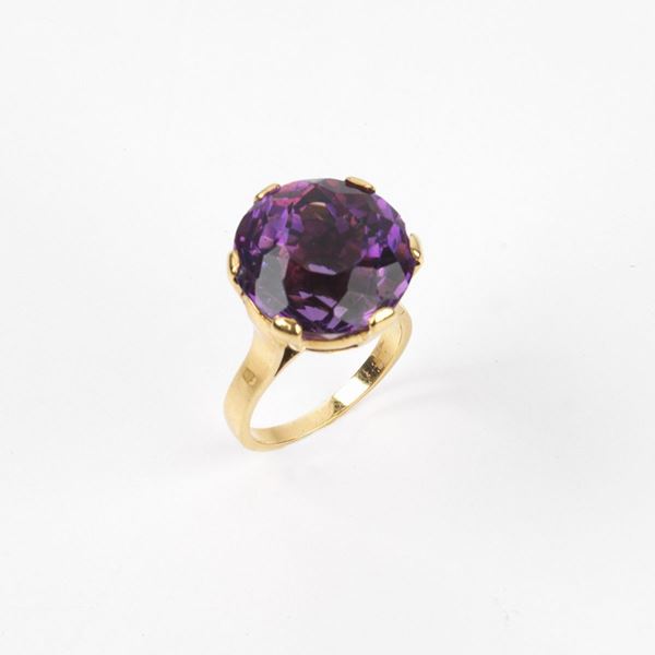 



ANELLO IN ORO GIALLO 18KT E AMETISTA