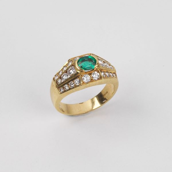 



ANELLO IN ORO GIALLO 18KT DIAMANTI E SMERALDO