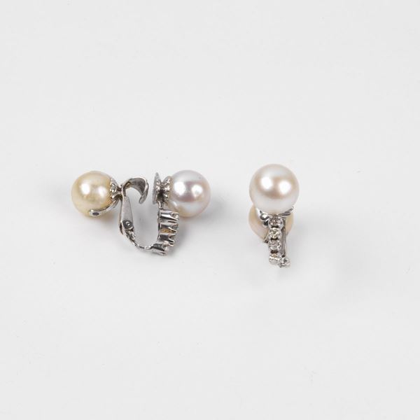 



PAIO DI ORECCHINI IN ORO BIANCO 18KT , DIAMANTI E PERLE