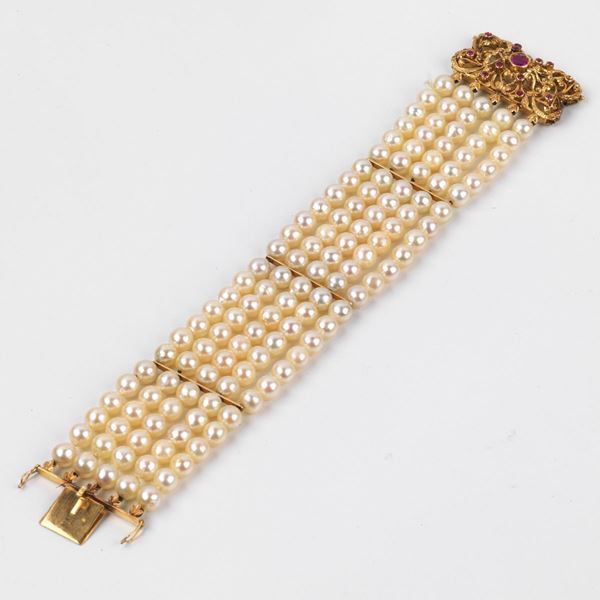 



BRACCIALE IN ORO GIALLO 18KT, PERLE E RUBINI