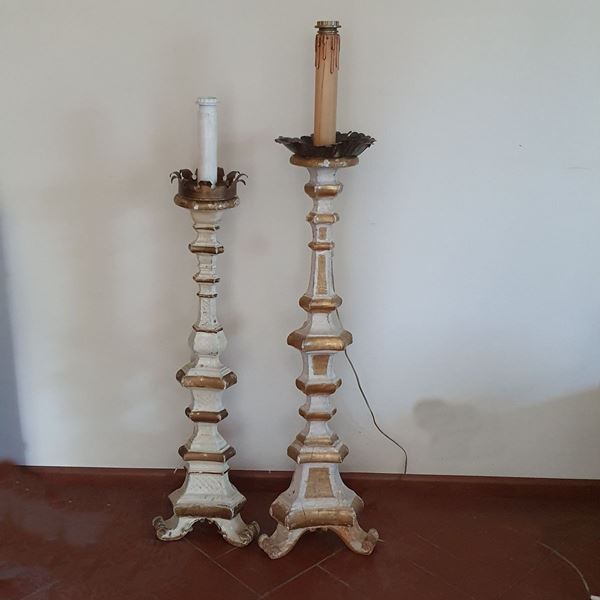 



Due candelieri, secolo XVIII  - Asta MOBILI, ARREDI E OGGETTI D'ARTE - Poggio Bracciolini Casa d'Aste