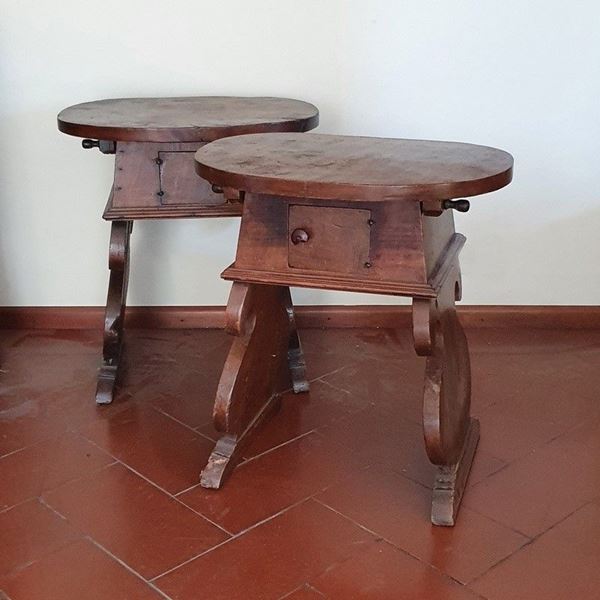 



Coppia di tavolini in stile Settecento
