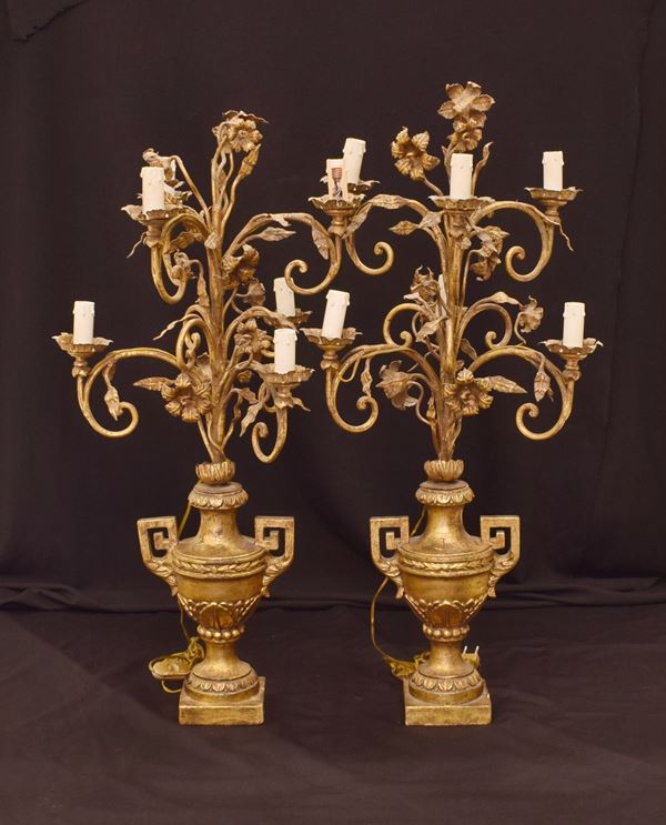 



Coppia di candelieri, in stile 700