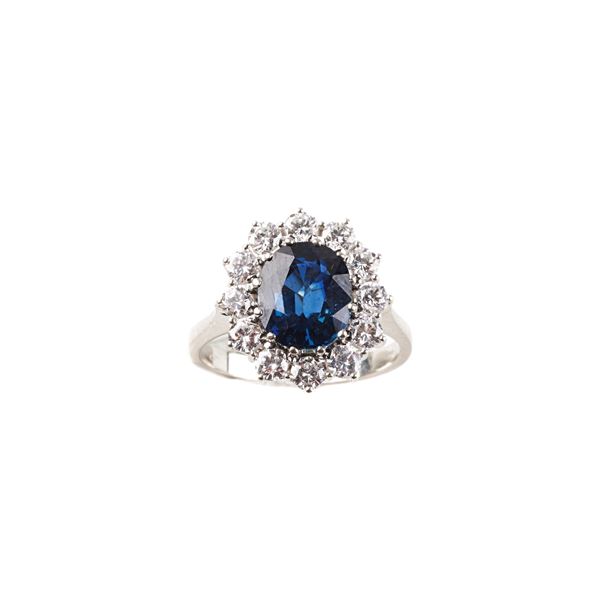 



ANELLO A MARGHERITA , IN ORO BIANCO 18K , DIAMANTI E ZAFFIRO