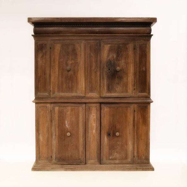



Credenza doppio corpo, sec. XVIII
