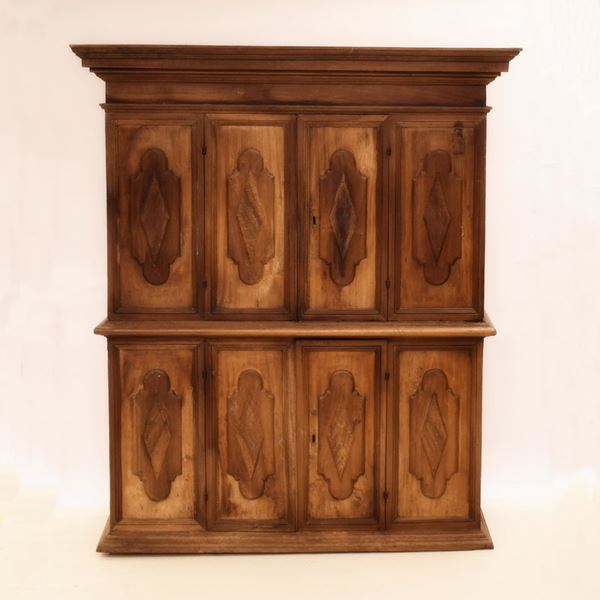 



Credenza doppio corpo, sec. XVIII