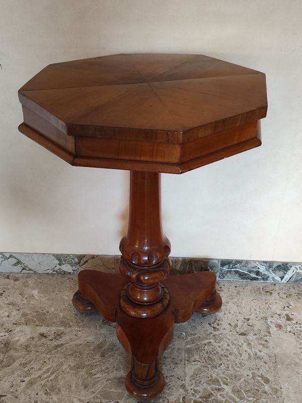 Tavolino, secolo XIX  - Asta MOBILI E ARREDI - Poggio Bracciolini Casa d'Aste