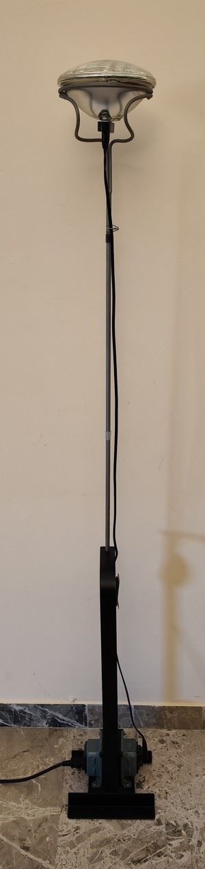 



Lampada da terra, anni 70 manifattura Flos di Castiglioni,