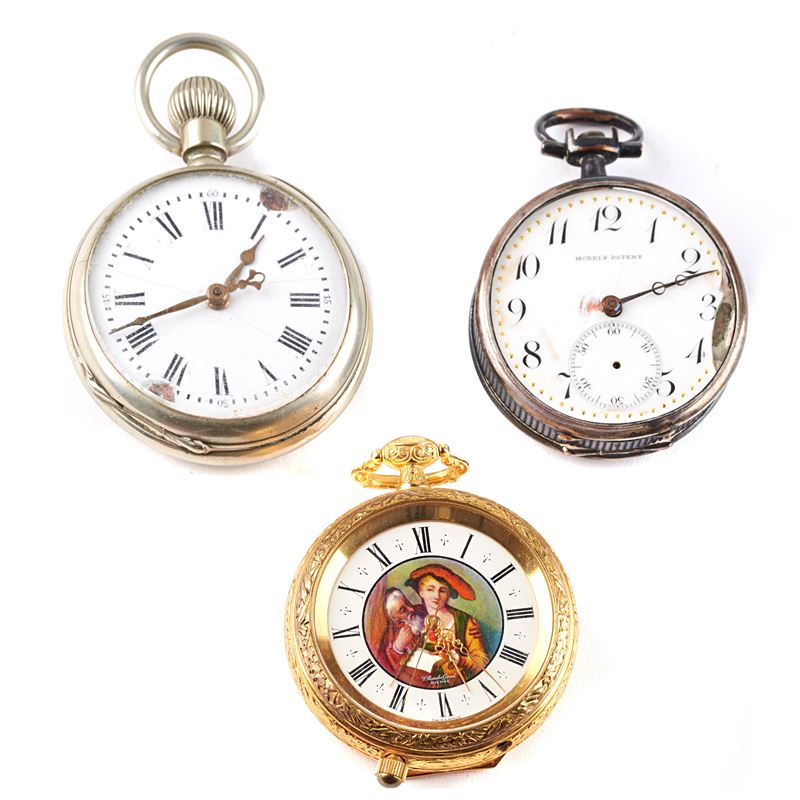 Tre Orologi da Tasca in Metallo Dorato e Argentato