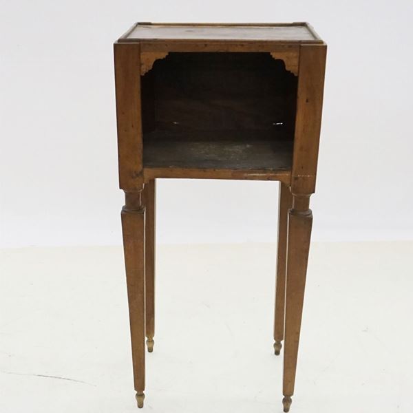 Comodino, sec. XVIII.  - Asta ARREDARE CON STILE: MOBILI E OGGETTI D'ARTE DAL XVII AL XX SECOLO - Poggio Bracciolini Casa d'Aste