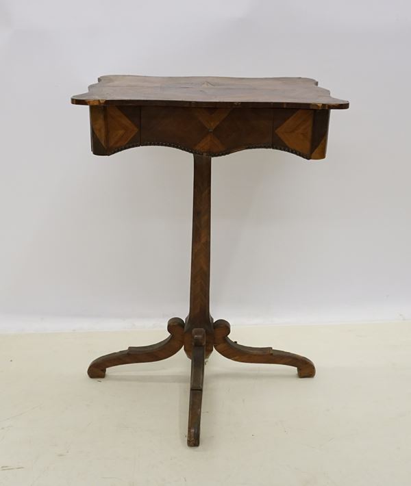 



Tavolino da lavoro, sec. XVIII  - Asta Arredare con stile: mobili e oggetti d'arte - Poggio Bracciolini Casa d'Aste