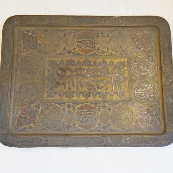 



Un vassoio, arte medio orientale, sec. XX  - Asta ARREDARE CON STILE: MOBILI E OGGETTI D'ARTE DAL XVII AL XX SECOLO - Poggio Bracciolini Casa d'Aste