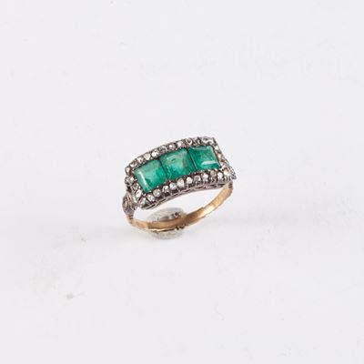 Anello in Oro 18 Kt , Diamanti e Smeraldi