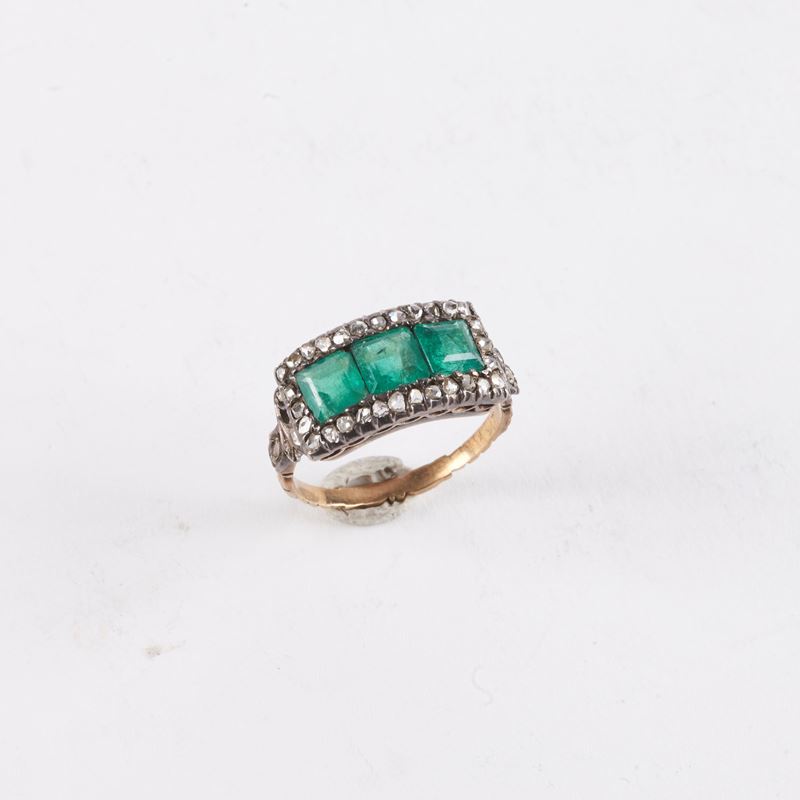 Anello in Oro 18 Kt , Diamanti e Smeraldi