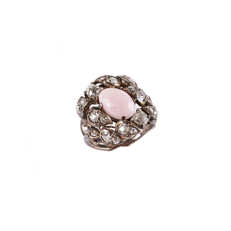 Anello in Oro a Basso Titolo , Diamanti e Opale