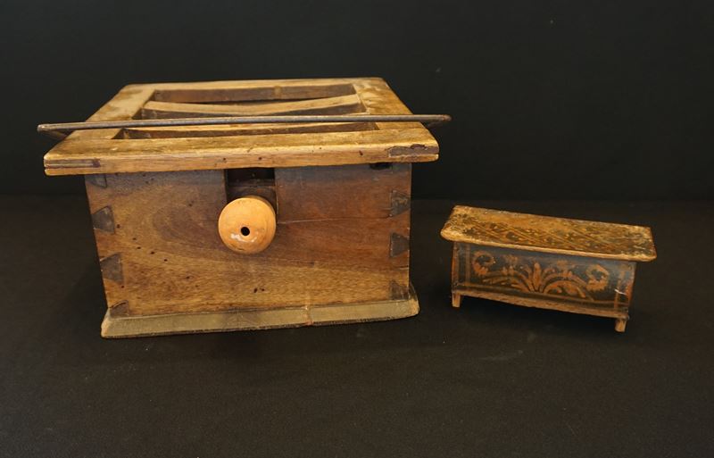 Modellino di Cassina, Sec. XVIII, in Legno Laccato, CM 15x6x7