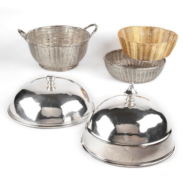 DUE CESTINI PORTA PANE E DUE CLOCHE, SECOLO XX  - Asta GIOIELLI E ARGENTI - Poggio Bracciolini Casa d'Aste