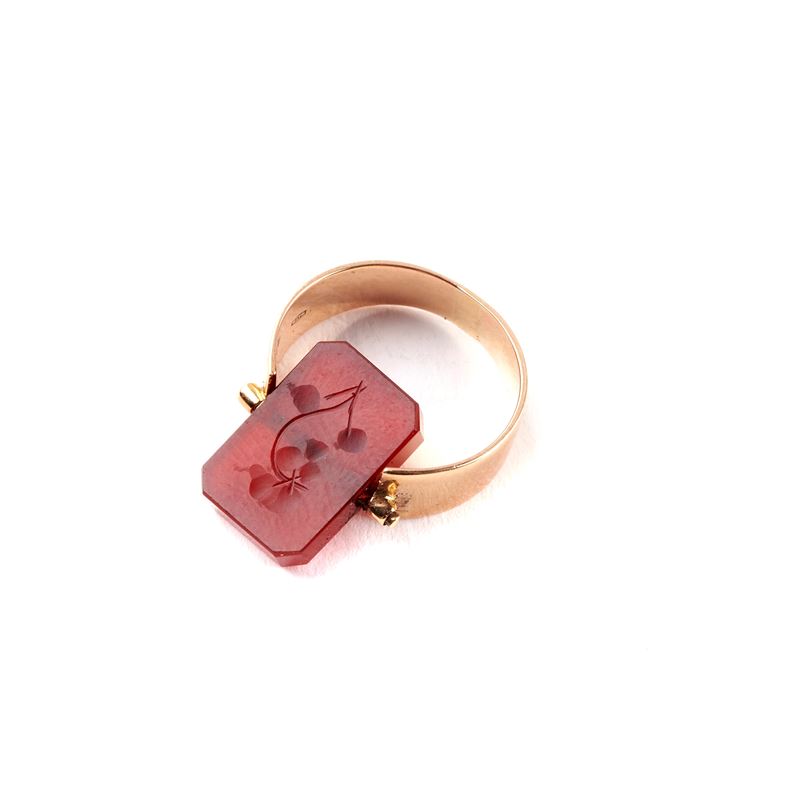 Anello in Oro Giallo e Corniola Basculante