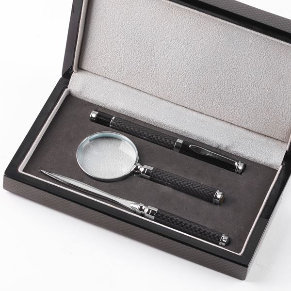 



SET PENNA BIRO, LENTE E TAGLIACARTE ENTRO ASTUCCIO 