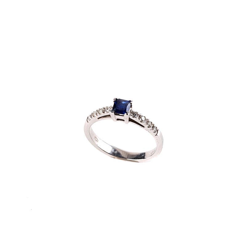Anello in Oro Bianco, Diamanti e Zaffiro