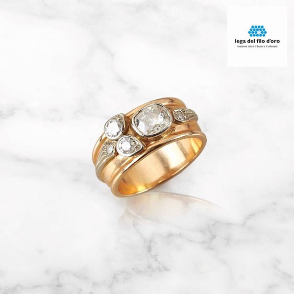 



ANELLO IN ORO GIALLO 18KT E DIAMANTI