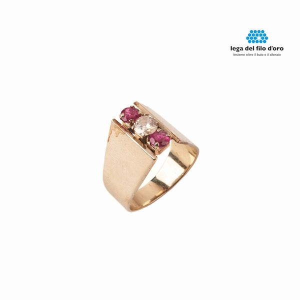 



ANELLO IN&nbsp; ORO 18 KT, DIAMANTE&nbsp; E RUBINI