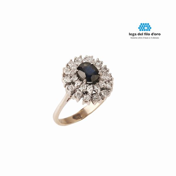 



ANELLO MARGHERITA IN ORO BIANCO 18KT , DIAMANTI E ZAFFIRO