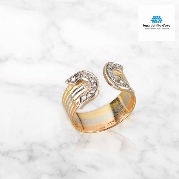 



ANELLO IN ORO GIALLO 18KT E DIAMANTI