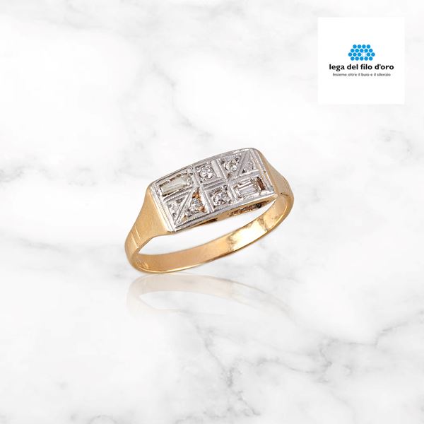 



ANELLO IN ORO GIALLO, ORO BIANCO, E DIAMANTI  - Asta Gioielli , argenti e penne - Poggio Bracciolini Casa d'Aste