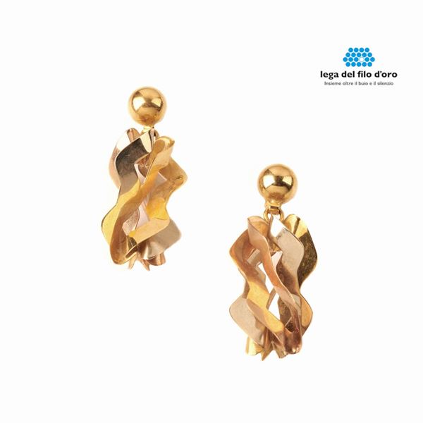 



PAIO DI ORECCHINI PENDENTI IN ORO GIALLO 18 KT