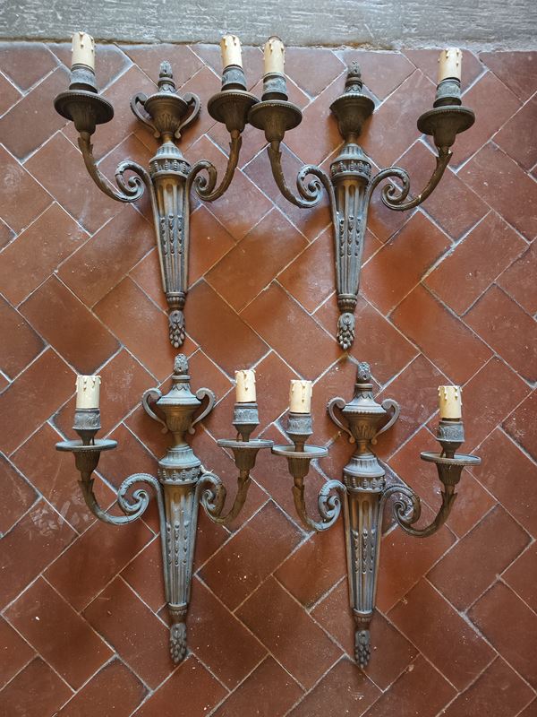 



Quattro applique, sec XX,