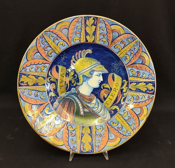 Piatto,sec.XIX, in terracotta smaltata a lustro, manifattura Santarelli