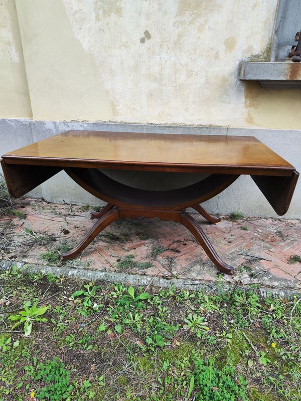 



Tavolo, Inghilterra, sec. XIX  - Asta ANTIQUARIATO: ARREDI MOBILI E OGGETTI D'ARTE - Poggio Bracciolini Casa d'Aste