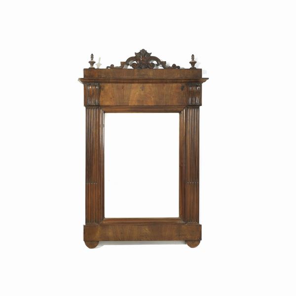 Specchiera, sec. XIX  - Asta ANTIQUARIATO: ARREDI MOBILI E OGGETTI D'ARTE - Poggio Bracciolini Casa d'Aste