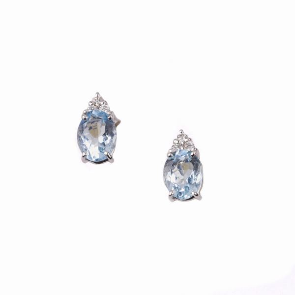 



PAIO DI ORECCHINI IN ORO CON DIAMANTI E ACQUAMARINE