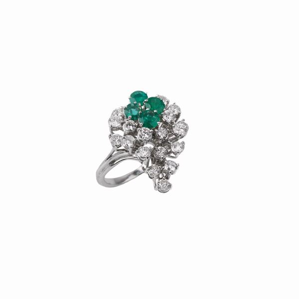 



ANELLO IN ORO BIANCO 18 KT DIAMANTI E SMERALDI