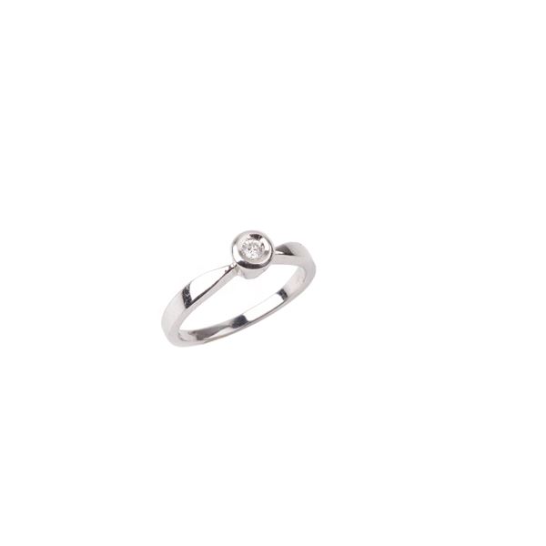 



ANELLO IN ORO BIANCO 18 KT E DIAMANTE