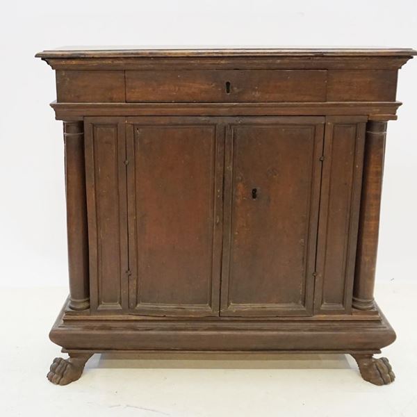 



Credenzino , Toscana sec.XVII.  - Asta ARREDARE CON STILE: MOBILI E OGGETTI D'ARTE DAL XVII AL XX SECOLO - Poggio Bracciolini Casa d'Aste