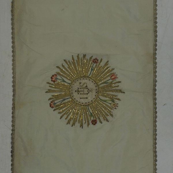 



Paramento da altare, sec. XX  - Asta ARREDARE CON STILE: MOBILI E OGGETTI D'ARTE DAL XVII AL XX SECOLO - Poggio Bracciolini Casa d'Aste