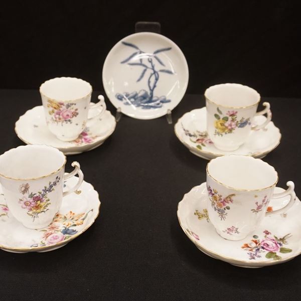 Quattro tazzine con piattino, Germania, manifattura di Meissen, sec. XIX  - Asta ARREDARE CON STILE: MOBILI E OGGETTI D'ARTE DAL XVII AL XX SECOLO - Poggio Bracciolini Casa d'Aste