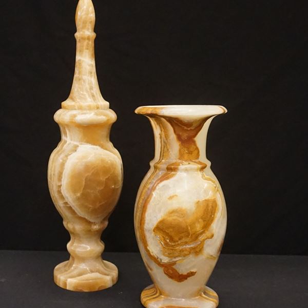 



Due vasi, sec. XX  - Asta ARREDARE CON STILE: MOBILI E OGGETTI D'ARTE DAL XVII AL XX SECOLO - Poggio Bracciolini Casa d'Aste