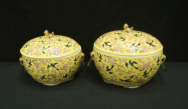 



Due coppe con coperchio, Cina, finse sec. XIX