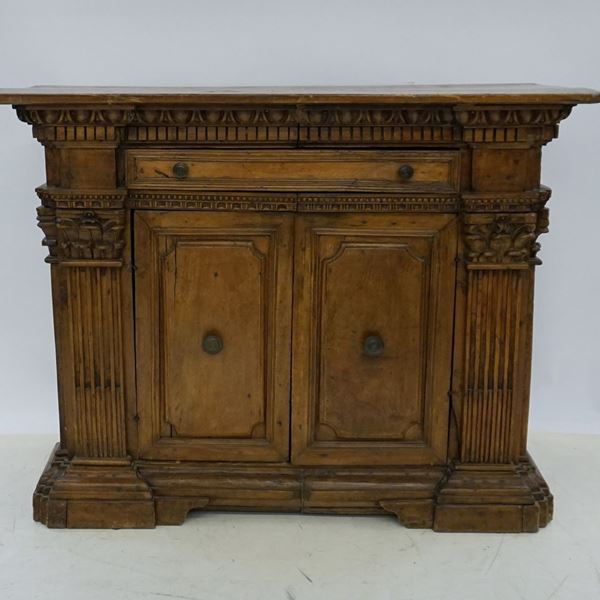 



Credenza, in stile 600  - Asta ARREDARE CON STILE: MOBILI E OGGETTI D'ARTE DAL XVII AL XX SECOLO - Poggio Bracciolini Casa d'Aste